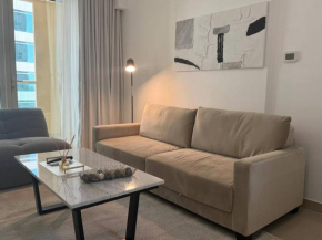ASHRI modern Elegant apt Near Metro in Marina